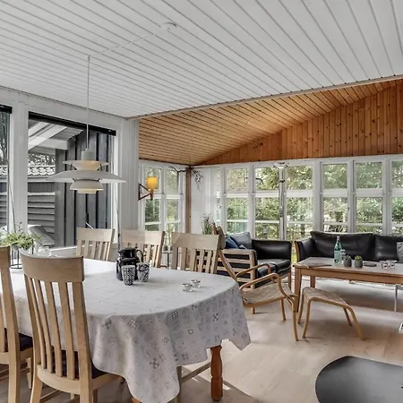 3 Bedroom Beautiful In Ferienhaus Hals