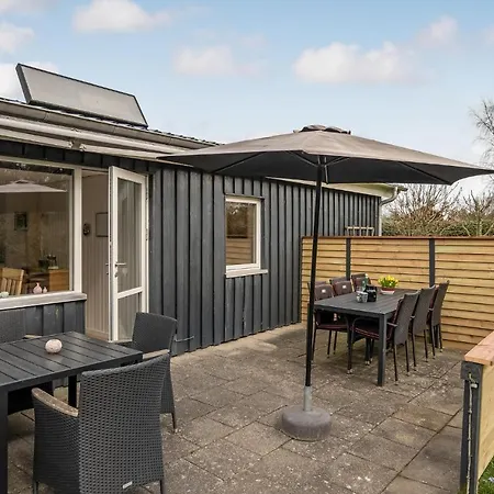 3 Bedroom Beautiful In Vakantiehuis Hals