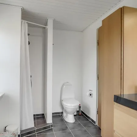 3 Bedroom Beautiful In Ferienhaus