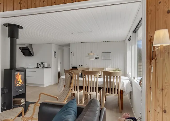 Дом отдыха 3 Bedroom Beautiful In Халс